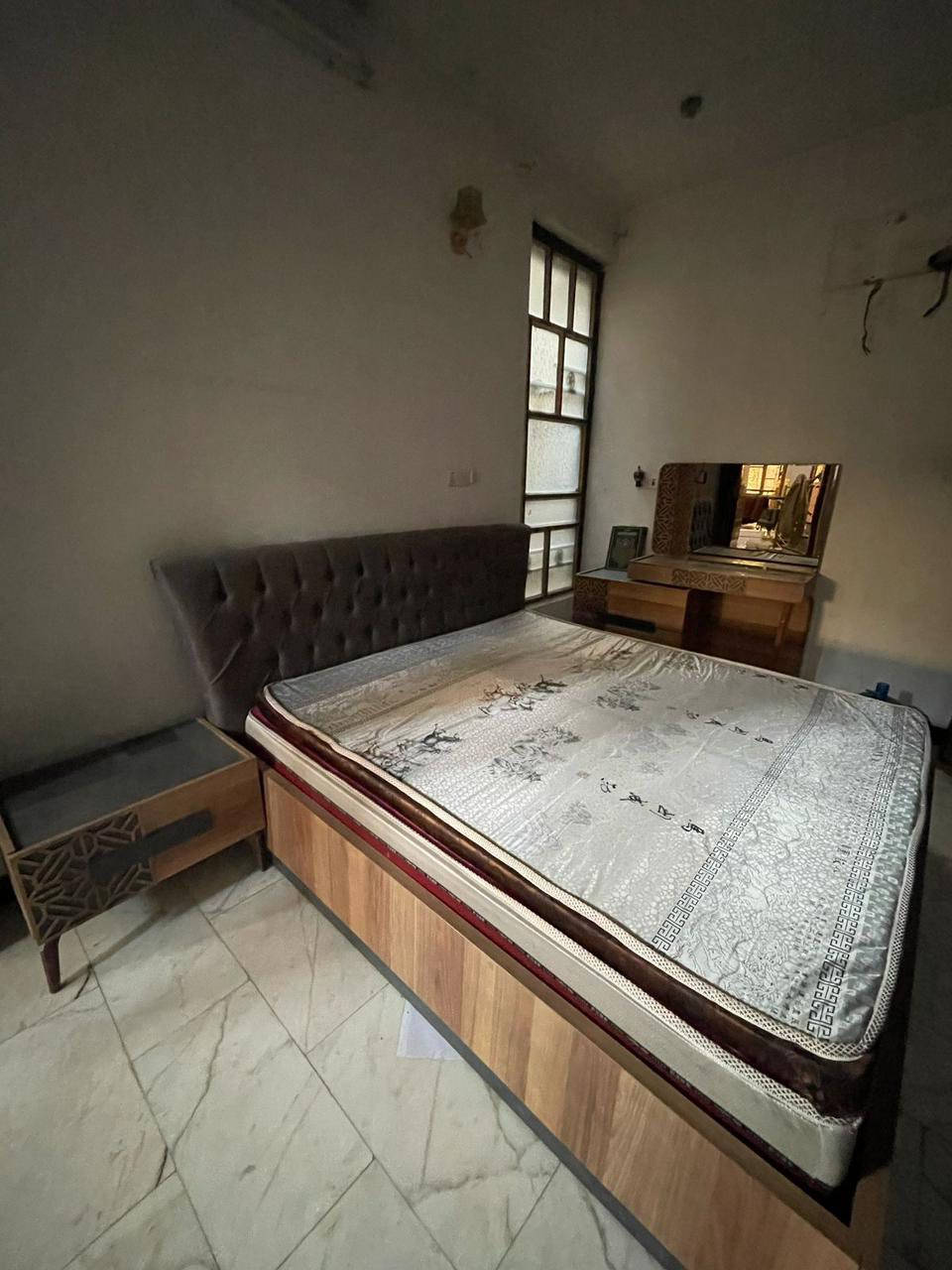 السلام عليكم ، غرفة نوم تركية جديدة نظافته 90‎%‎
السعر 750 الف .


**إذا كنت صاحب هذا الإعلان وتريد حذفه لأي سبب، رجاءا أرسل رسالة إلى الدعم الفني**