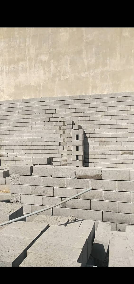 السلام عليكم اخواني إني بناء مال بلوك اللي يريد اشتغلوا باليوميه تريد بالالف وهذا رقمي موجود بالموصل) ***********) -( ***********
