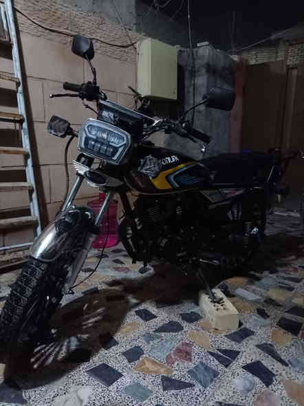 السلام عليكم دراجه سونك ايراني موديل 2025 مكينه 200 زنجيل وضاغطة دراجه جديده بعدها شلعه ومعدل كهربائيات كلها شغاله اشاير لايت بك لايت دشبول مكفوله كفاله عامة برغي مامفتوح بيها
أوراق كامله
السعر : 850 وبيها مجال بسيط 
العنوان:  بغداد الشعب شارع الصحة
الرقم : ***********
