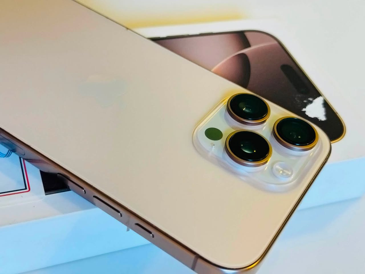 بيع فقط بدون مراوس🔥
ايفون 16 برو ماكس💛
ذاكره 256 😕 بطاريه 100%🔋 
مشحون 196 شحنة قبل شهر خلص الضمان
ضمانه ABM شرق اوسط 
ملحقاته كارتون لاصلي فقط
سعر: 1350 ومجاله جدا بسيط 
مكاني بغداد البلديات
***********
