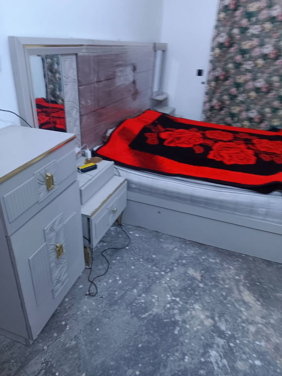 غرفت نوم تركيه للبيع السعر مليون وربع وبيها مجال مامتواجد ع خاص تصال ع رقم ***********
