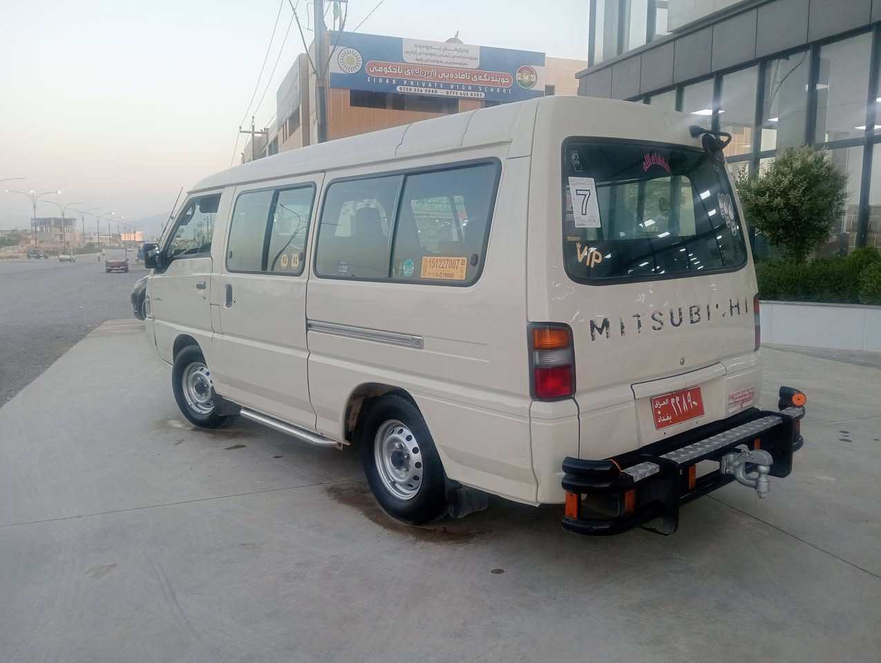 مستە ربۆشی2002ئارم پلاستیک سلیمانی بە شە رتی خە رامە و بە ناو کردن ساحە ب ئارمی دیارە بێدە عمو بێ لێدان بۆیاخ سە قو شانو بشتو پێش بە شە رت گە رمو ساردی بە شە ر تە برید مە رکە زی خازو بە نزین گێرو مە کینە و ئە کسل بە شە رت نرخی60گە لاو مە جال ***********
