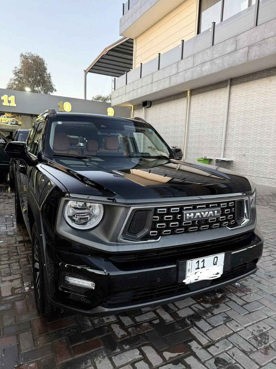 هافال H7 للبيع موديل 2026 رقم مميز سيارة زيرو ماشية 4,300
المواصفات
سيارة SUV دفع رباعي 4WD
محرك بنزين 2.0 تيربو 4 سلندر 
228 حصان 380 نيوتن 
ناقل حركة اوتوماتيك 9 سرعات
مع 9 انضمة قيادة
شاشة قياس 14.6 انج كار بلي اندرويد اوتو 
شاحن لاسلكي 50W
كاميرات 360 درجة
نضام ركن ذاتي 
لوحه عدادات رقمية 12.3 انج
فتحه سقف بانورامية 
حساسات امامية خلفية 
نطام تثبيت سرعة
نقطة عمياء مانع انزلاق 
مساعد صعود نزول تلال 
والباقي المعروف
ارضيات تفصال شادلها مع الصندوق 
والرقم حلو مميز 
كلشي واضح كدامكم بالصور 
السعر : 37,000,000 دينار 
عنوان بغداد بنوك ***********
تواصل ماسنجر او واتساب
