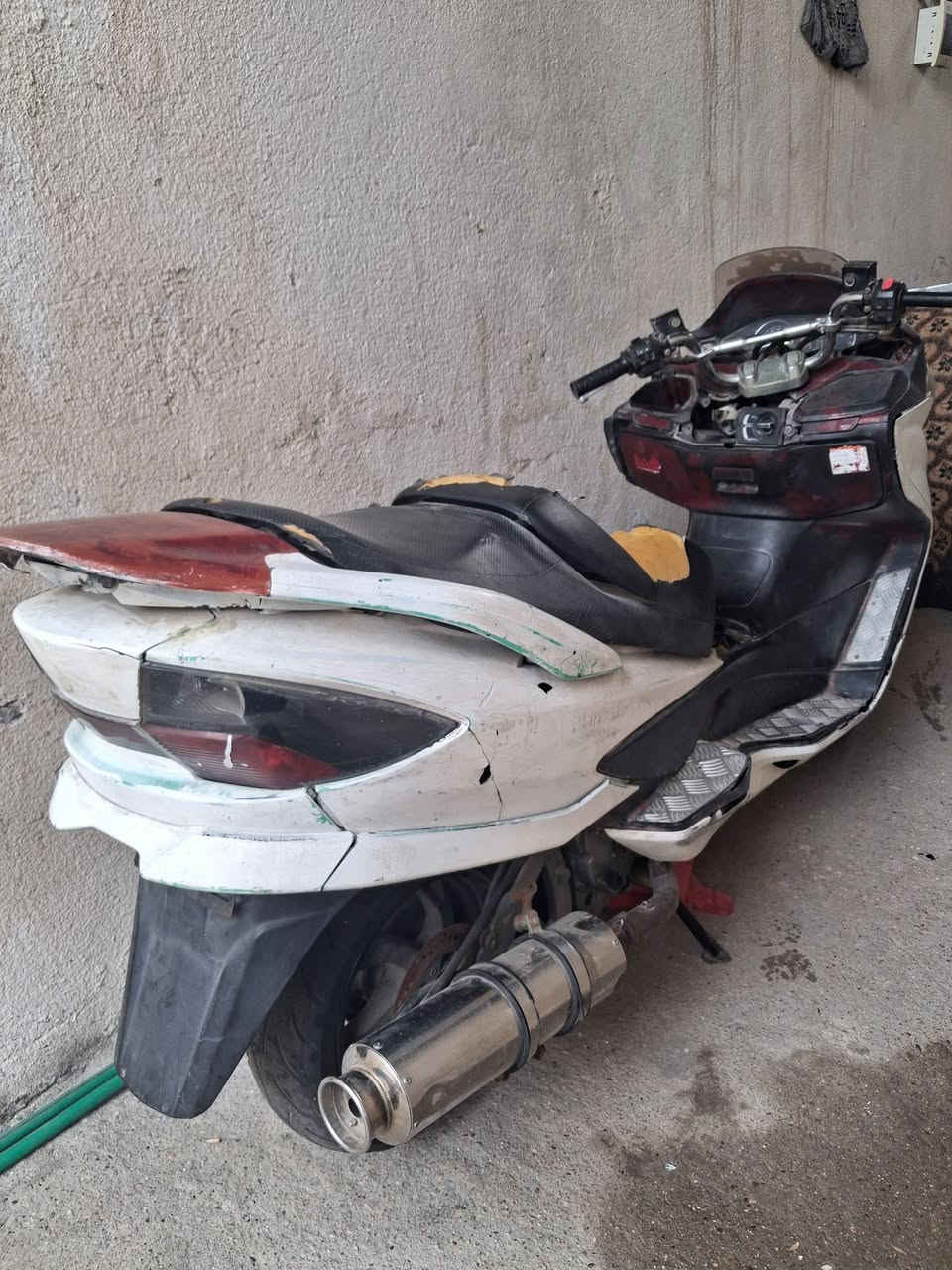 سلام عليكم دراجه للبيع ماجسته مكينه مكفوله برغي مامفتوح بيه 
شغاله بس كطعت ناريه احنه نبيع هيج  البصره القبله سعر خاص ***********
