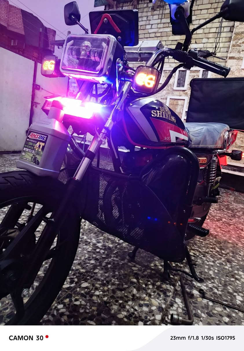 السلام عليكم دراجه شاينك للبيع كمرك مدفوع الدراجه جديده معنه الكلمه مكفوله كفاله عامه نازله من الرمبه ما مشتغله دلفرلي  سعر الدراجه 1250وبيها مجال قليل. معلومه؟
بعد بيها تزويد.... ستان.موبايل.وفدراليه.وشاير. ومسجل.MP3. وشاحن AUS . ودرع الدراجه متعوب عليها الدراجه برغي واحد ما مفتوح بيها. 

خلفيات.حمر.بيها بس اشاره وحد طفت ...... 

دهن الامزويل بانزين محسن 

***********واتساب رجآن رجأن المو شراي لا
