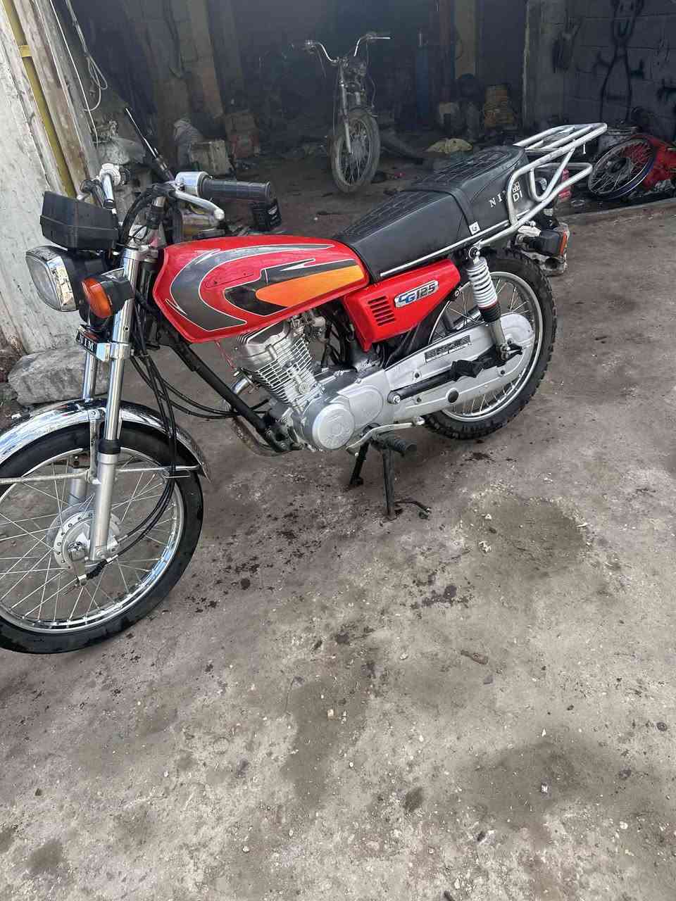 دراجه نظيفه للبيع عنوان كربلاء قطبت السلام سعر 475 وبها مجال اوراق***********
