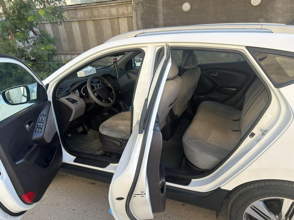 السلام عليكم،،،
توسان ٢٠١٤ بغداد خليجي 
محرك ٢٠٠٠ دوش مكفول
اشاير مري
مقاعد تدفئة
تبديل دهن الكير وكالة mobis مكفول
 منظومة تبريد جديدة
حدادية صدر
تخم تاير
تخم دسكات وكالة mobis
تخم اذاين مكينة وكالة mobis
بلكات + فيت بمب وكالة mobis
المسافة المقطوعة (١٠٣٠٠٠ كم )
السعر (12700 دولار)
للتواصل ***********
