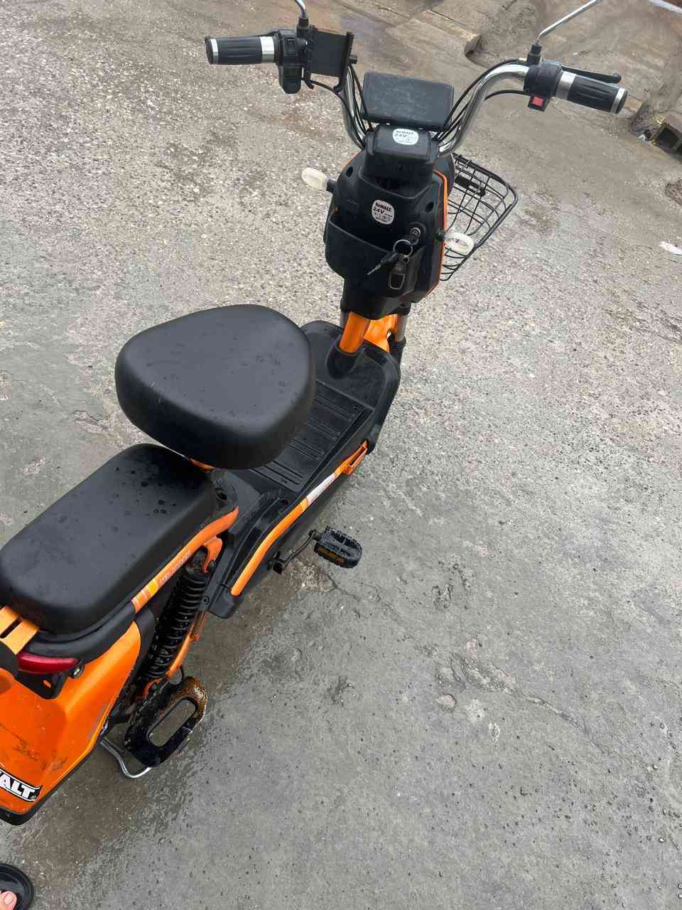 بايسكل للبيع حجم 14 
بطاريه 4
19امبير
 بطاريه مستعمله شهر السعر خاص 
رقم الموبايل ***********
