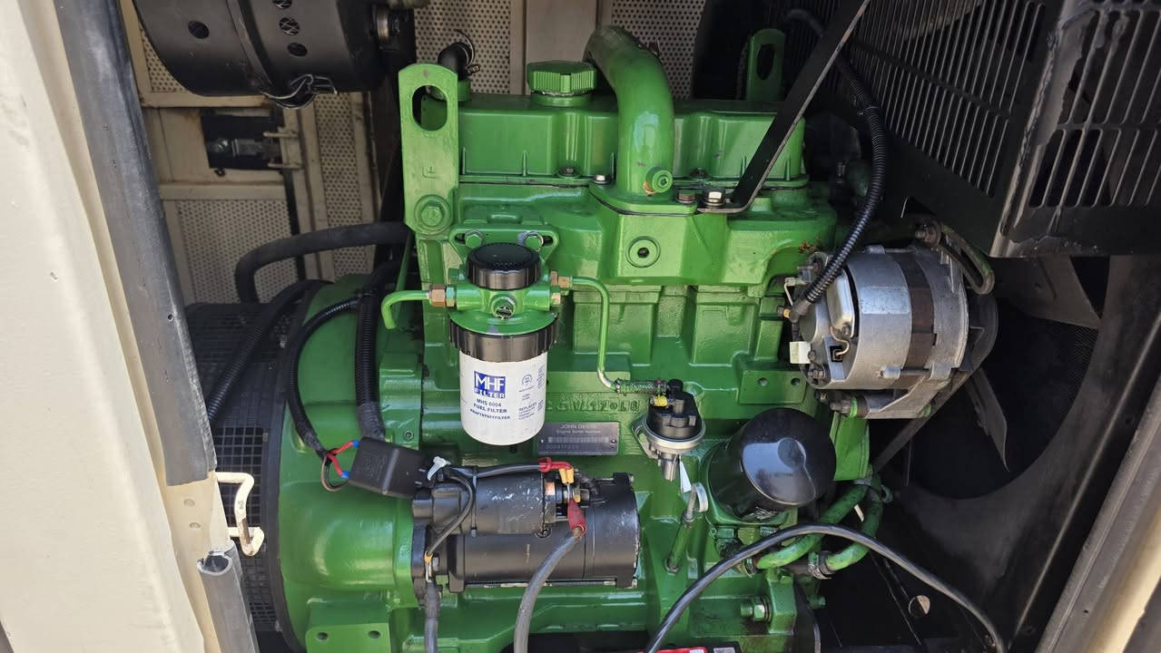 للبيع: مولد جوندير بقدرة 50 KVA - نظافه اخو الجديد.
​✅ المحرك: جوندير (John Deere) .
✅ القدرة: 50 KVA.
✅ الحالة: نظيف جداً (كاتم صوت).
✅ الأداء: جاهز .
​📍 الموقع: واسط - الكوت ( يوجد توصيل )
⚠️ يتوفر لدينا كافة انواع المولدات
• للاتصال : ***********
