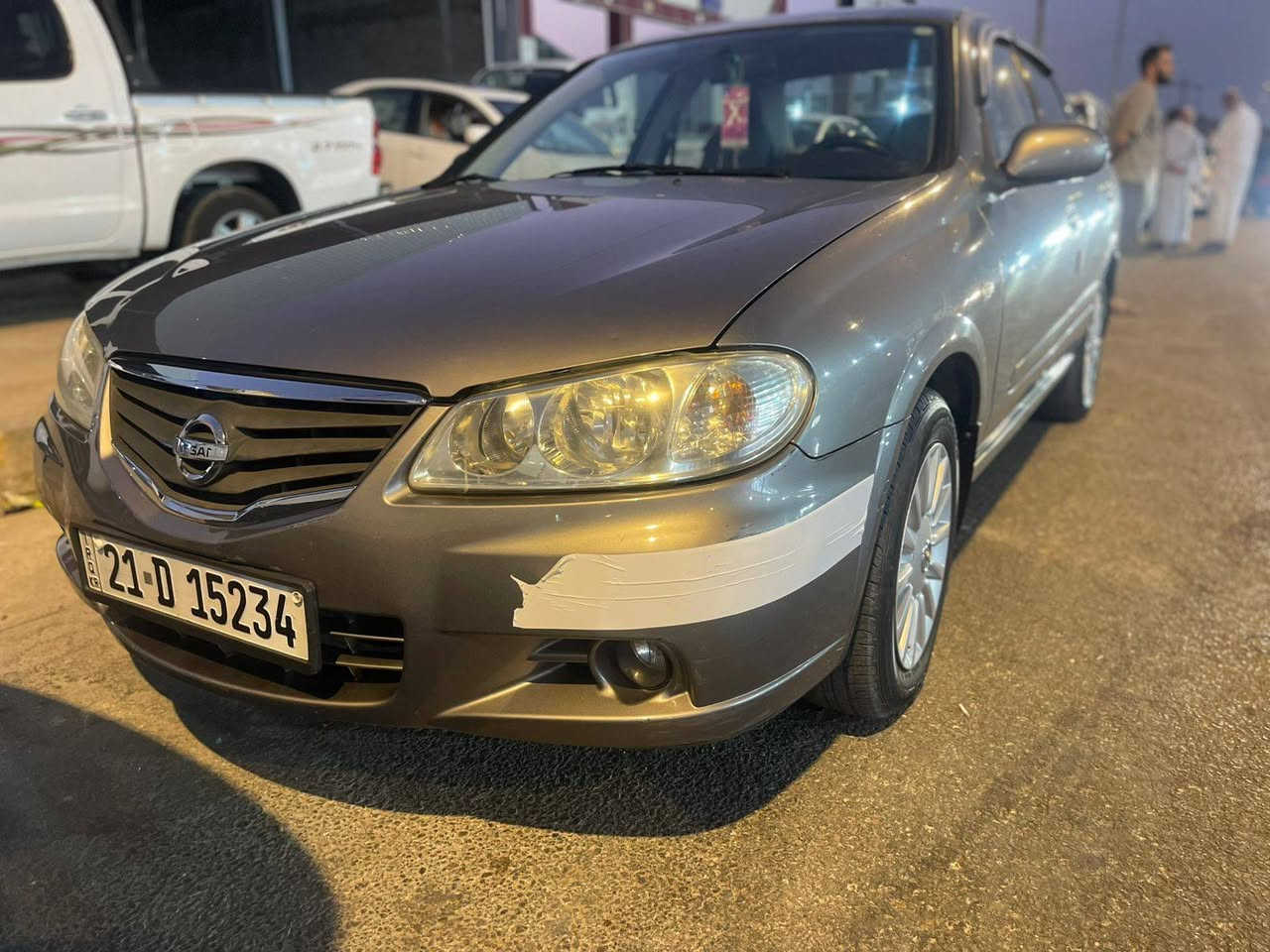 السلام عليكم للبيع نيسان سني ياباني وارد سعودي 2012 مكفوله من صبغ وفتح وتبديل وضربه بيه بارد جدا بسيط قبق الجنطه رقم شمالي دولي باسمي سنويه هزه سيارة كامل مواصفات محرك قبق اسود جام 4 كهرباء 
السيارة جديده بمعنى الكلمة 
السعر 110 ***********هذا رقمي
