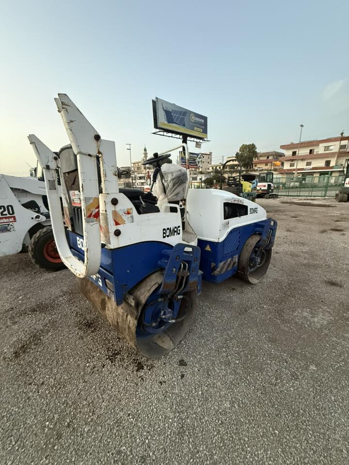 Bomag bw120 
Super clean


**إذا كنت صاحب هذا الإعلان وتريد حذفه لأي سبب، رجاءا أرسل رسالة إلى الدعم الفني**