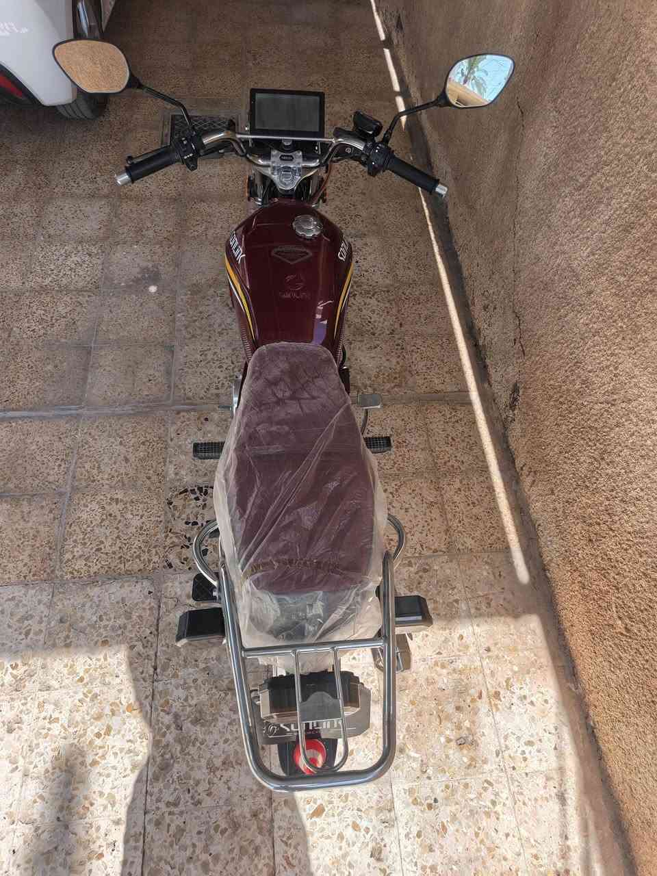 سلام عليكم موديل 2025بعده أخو الزيرو النضافه كدامكم ماشي 72سعر 800بي مجال بسيط رقم صاحب الدراجه ***********
