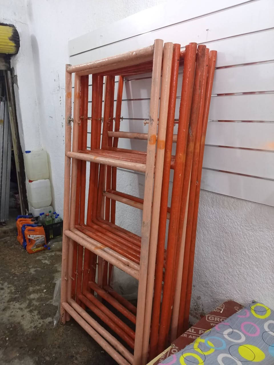 السلام عليكم 
قفاص للبيع قياس 90 بدون مكص ودراب بس حديد 
العدد 5 قفاص 10 حدايد سعر وحده 25 الف 
مكاني بغداد الشعلة شارع عام قرب جسر شعب 
نضيفات مال شغل 
*********** واتساب
