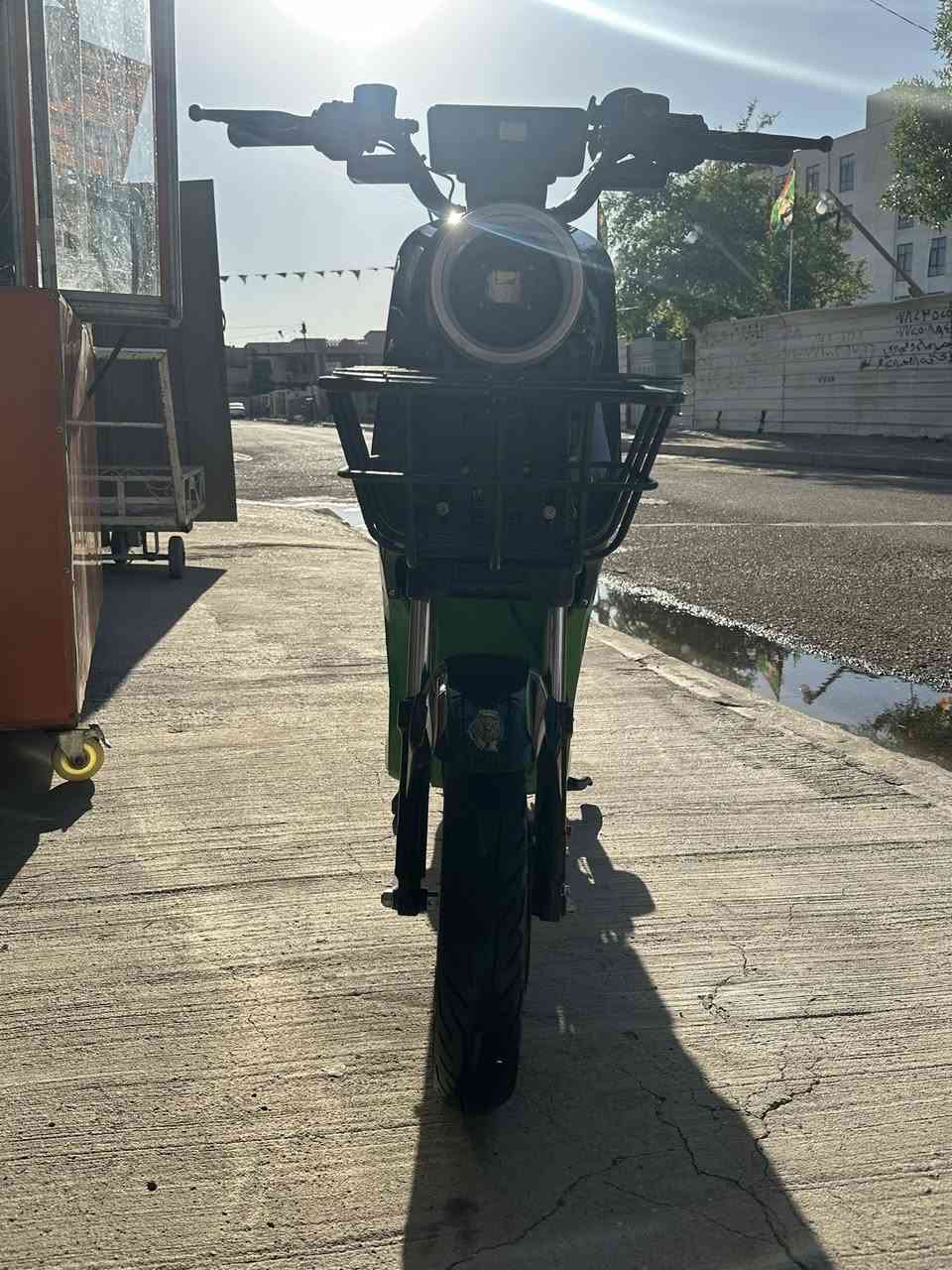 دراجه R9
موديل 2025
بطارياته زينات مع الشاحنه الاصليه 
و سعره 400 الف و بيه مجال 
للستفسار على الرقم /***********

