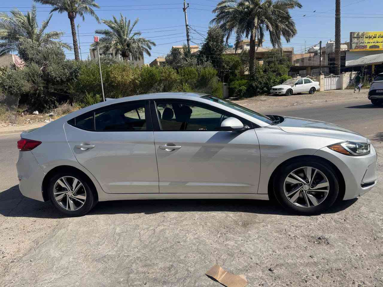 سلام عليكم
النترا 2018 وارد أمريكي 
مكينه 2000 دوش
بيها 5 قطع صبغ 
ماشيه 122 mil
حساسات مري 
رادر تحديد مسار 
سياره جاهزه أي نقص مابيها 
تحويل مباشر ثاني يوم 
سياره باسمي 
السعر 113 وبيها مجال 
مكاني بغداد العامريه 
***********
