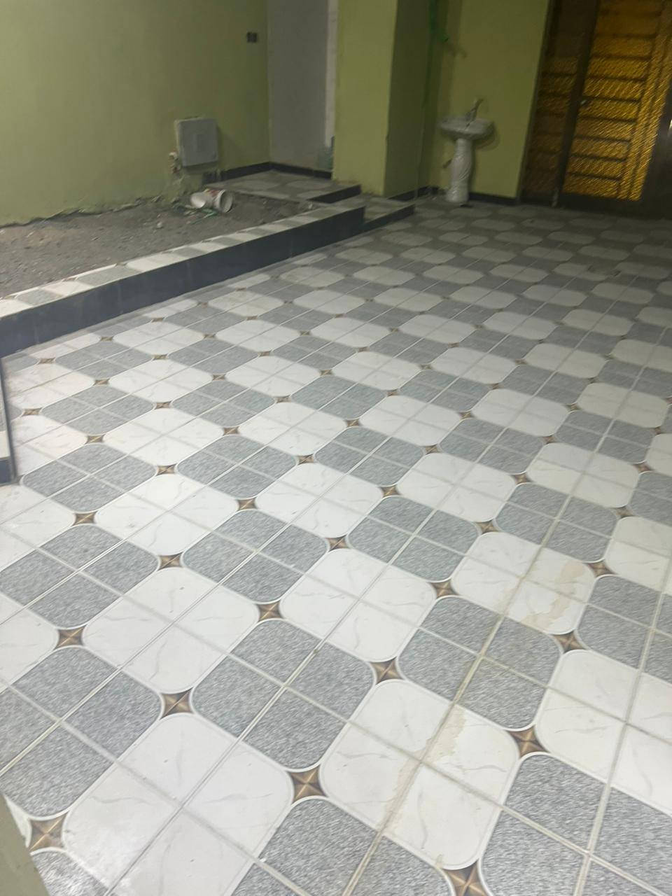 يتوفر لدينا بيت في الجزيرة اليوبه قرب مدرسة الصقر يتكون من غرفتين وصاله ومطبخ واستقبال وصحيات خارجيه وداخليه السعر 75وبي مجال *********** البصرة, العراق
