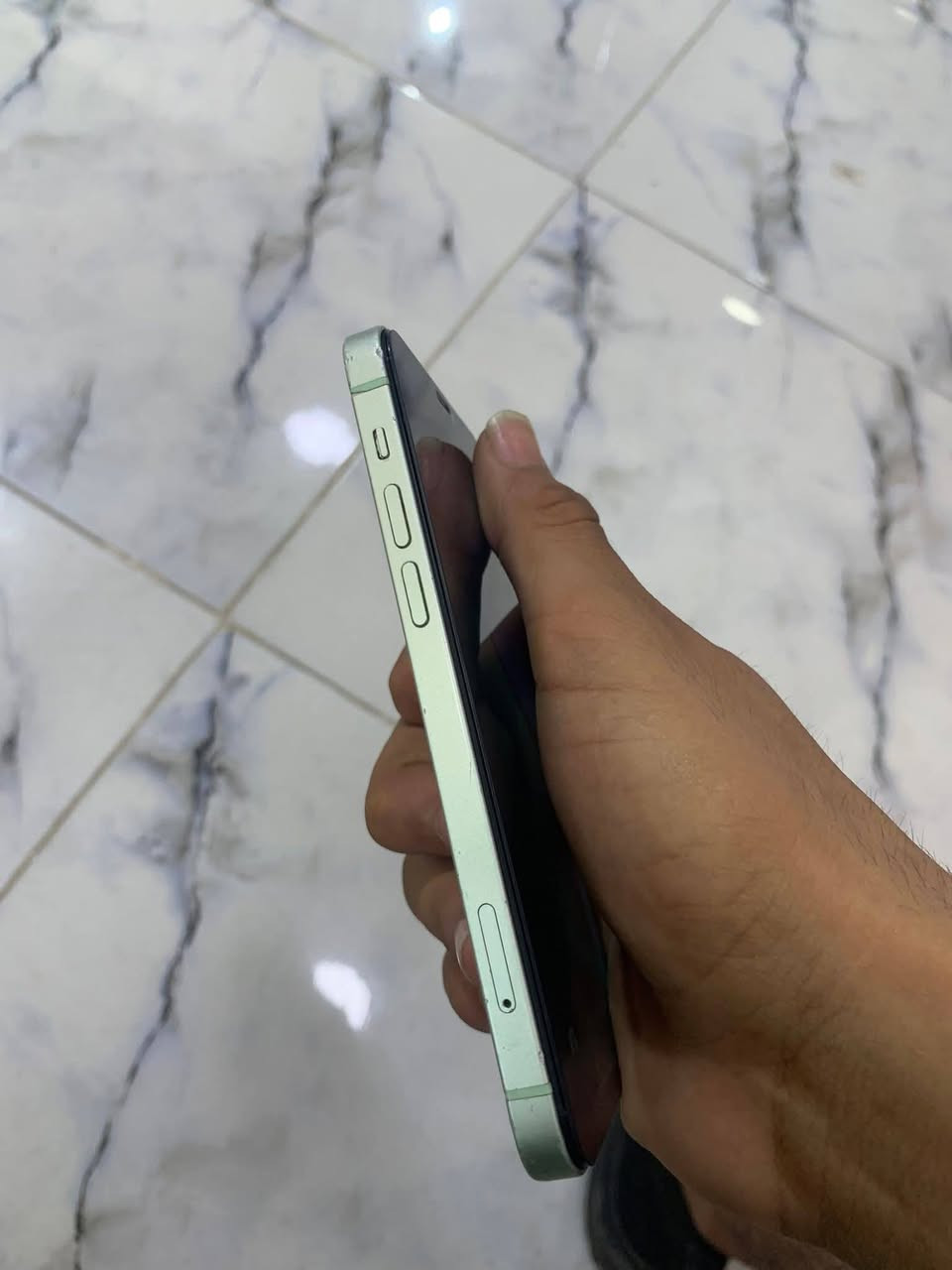 ايفون 12 عادي نطيحه 
ذاكره 128 مستبدل شاشه وبطاريه شرط اصلي 
الجهاز كله نضيف ومرتب 
لون وردي 
كامرات فول 
فيس ايدي شغال 
بي فطر بضهر 
مميز 
تك سيم 
سعر 175 وبي مجال بسيط 
واتس ***********
