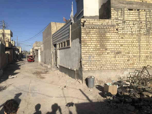 قطعه ارض زراعي مساحة ١٧٧م واجهة ٩ عنوانها نهايت الشعله قطاع ١٥ قبل السچة قريب علا الشار الغربي سعرها رمزي ومناسب مقارا بلقطع اليمها واخر قطعه بلفرع سعرها ٢٣ مليون وبيها مجال بصيط *********** كل خدمات موجودا بيها مي وكهرباء وتبليط
