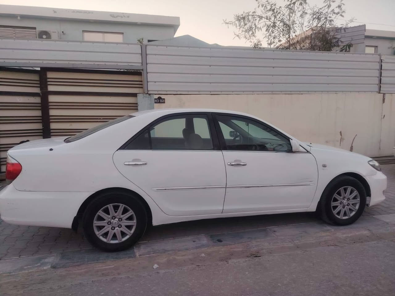 كامري ٢٠٠٥  بيه صبغات بدون ضربه جهاز حداديه ومكينه وتبريد قطعتين مكان السياره نجف السعر ١٠٥ وبيه مجال للتصال ***********
