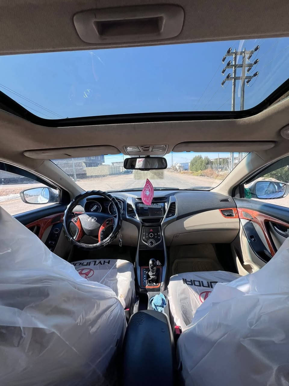 سلام عليكم النترا خليجي 2016 فول مواصفات 1/1كير ومحرك وحداديه كفاله تخم تاير جديد محرك2000دوش
قطعه وحده صبغ بدون دواخل الباقي الكفاله  السياره شرط السونار ابيعك رقم بغداد السياره سنويه ال2028
السعر127وبيها مجال 
الاتصال***********
مامتواجد بلخاص 👆👆
مواصفات السياره 
فتحه سلايت 
شاشه 
تحكم استيرن 
تبريد قطعتين
اشاير بلمري
ويل كروم
