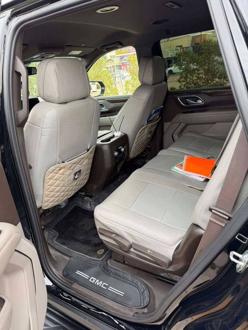 السلام عليكم جمسي  موديل2023 بيها بارد باب الخلفي   وكالة منصور ام ضمان خليجيه رقم بغداد ماشي 66الف رقم***********
