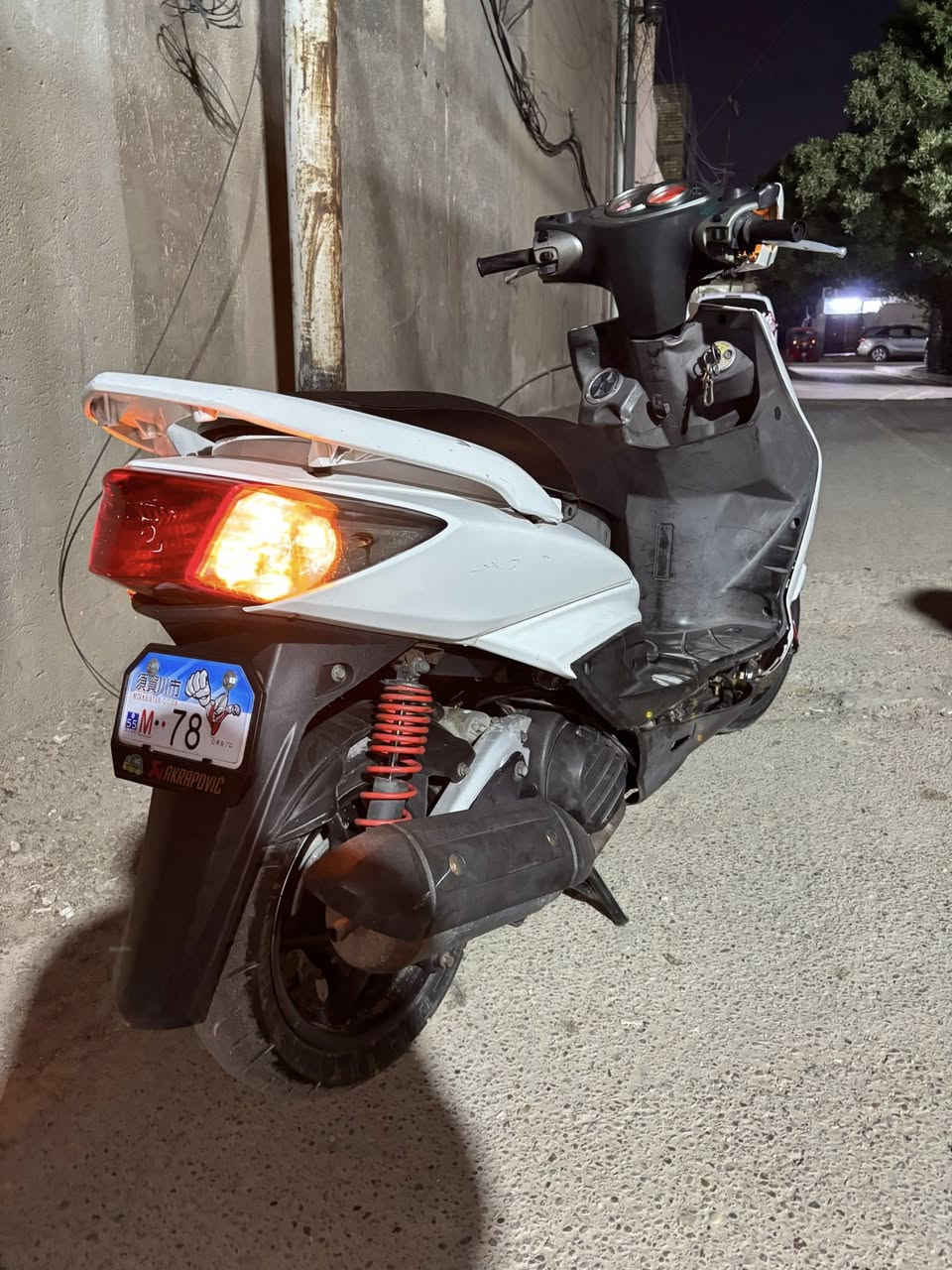 سكنس فحل للبيع
دراجه خير من الله مكينه ناعمه ممفتوحه 
كفره بلادي دراجه نكره سلف وهندر 
كهربائياته كله شغاله التريشه اليمنه موجوده وليسره مكسوره 
مكاني بغداد الحبيبية او الاورفلي السعر 750 
***********
