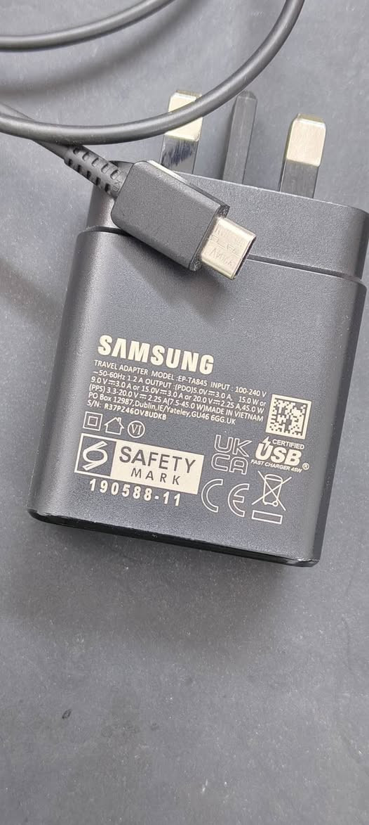 شاحنة سامسونك 45 w اصلي
اخذتها مع الجهاز  S25 الترا من شركة جبال 
مع كيبل اصلي مالجهاز 
سعرها 40 الف
جانب إلايمن


**إذا كنت صاحب هذا الإعلان وتريد حذفه لأي سبب، رجاءا أرسل رسالة إلى الدعم الفني**