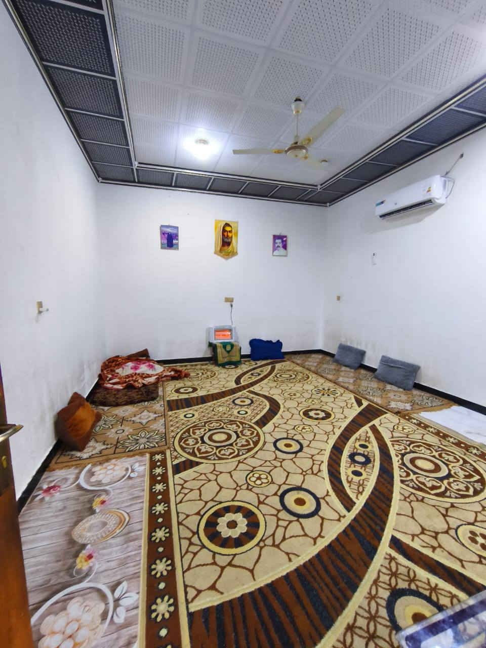 اسعد الله اوقاتكم بكل خير 🔷 
يتوفر بيت البيع المساحه 220متر طابو زراعي عراقي وكاله ونسخه من الطابو ◼️
طبعن البيت تحفه ما شاء الله 🛑
طبعن البيت يحتوي علا 
2قرف منام 
صاله
ديوان 
مطبخ 
كراج حديقه 
وصحيات داخلي وخارجي 🛑 
موقع البيت البصره ابو. الخصيب. شارع ابو كوصره 🔷
سعر البيت 86اوبي مجال 💸 
بلاش الاستفسار والاتصال علا 
***********
***********
