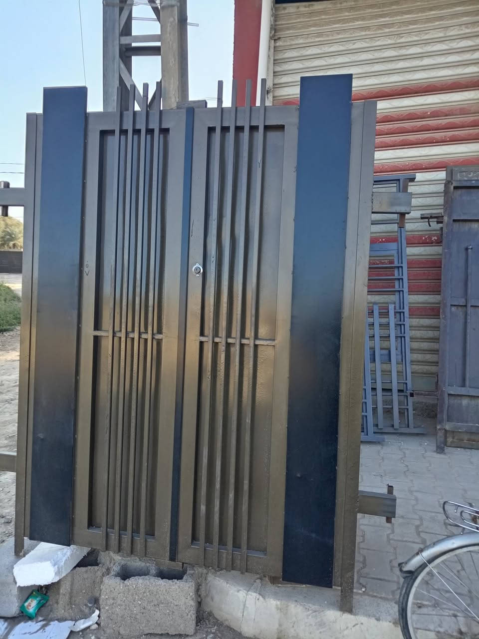 على بركة الله نبدي كل أيامنه
سكلة بيع وشراء الشبابيك والبوب المستعمل والجديد بسعار مناسبه.***********
سايدين جديد
مجاور حسينية جمال زليزل
