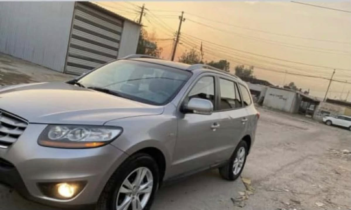 سلام عليكم سياره سنتافيه الون سلفر موديل ٢٠١١ ادوات سياره (كاز )نظيفه وجديده من حداديه من دواخل كله جديد السياره فول ما عده بصمه وفتحه مرقمه أربيل مع السنويه  ومطابق مع الشاصي .مكانها بغداد 
السعر (٤٥ ) وبيها مجال
***********
