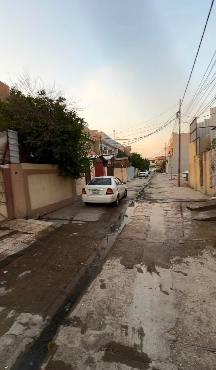 🏡 للبيع – أرض سكنية في حي البلديات | الموصل 

📍 الموقع: حي البلديات – قرب جامع السليمان
📐 المساحة: 100 متر²
📏 الواجهة: 5 متر
📏 النزال: 20 متر
🛣️ الشارع: صبة 8 متر
🌅 الاتجاه: شروق تام
✅ شرط التحويل

📍 موقع مميز وقريب من جميع الخدمات، فرصة مناسبة للسكن أو الاستثمار.

📞 للاستفسار والاتصال:
***********
***********
***********

إذا عندك بيت، أرض، أو شقة وتريد تعرضها للبيع أو للإيجار، تواصل ويانا في مكتب ركن الديار للعقارات.

🕛 أوقات الاتصال: من الساعة 12 ظهراً إلى 9 مساءً.

#حي_البلديات #الموصل #حي_الصديق #حي_الوحدة #حي_السكر #حي_الزهور #العقارات #أراضي_للبيع #بيع_أراضي #الموصل_العراق #ركن_الديار #استثمار #نينوى
