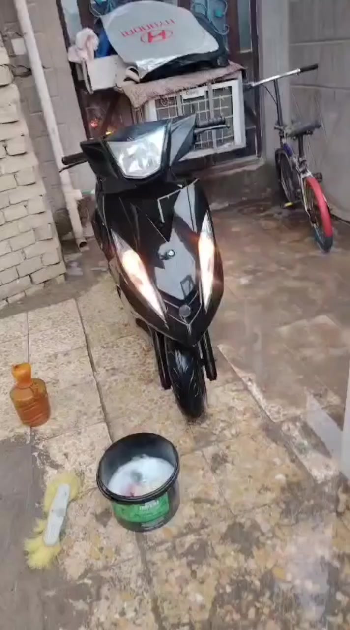 السلام عليكم دراجة جي تي ار مكفوله كفاله عامه وهاي شوفت عينك صارله 14 يوم من نزلت من الرمبه نزلت بتاريخ 3/9 اوراق كامله وقابلة للترقيم( للاستفسار خاص او الاتصال على الرقم) ( ***********)
