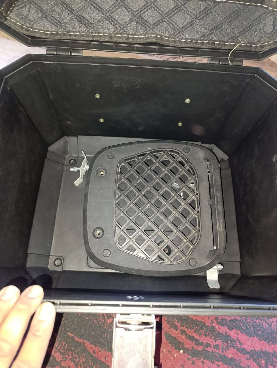 صندوك للبيع يرهم دلفري مع سوبايه فراشه السعر ٣٠ وبيه مجال قليل ***********
