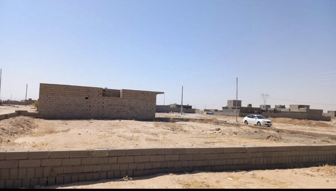 سلام عليكم قطع أرض للبيع 3قطع
حي الفرسان قرب القواس
القطعه مساحه 200متر
كدامها شارع ورها شارع 
ماء +كهرباء واصل 
التواصل ***********
‭0781 779 2387
