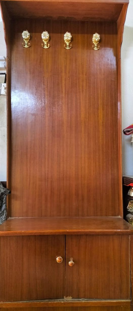 السلام عليكم غرفة صاج كنتور وميز تواليت وكومديات نقصهه بس جربايه سعر 400 ‏‪واتس ‏‪***********‬‏
