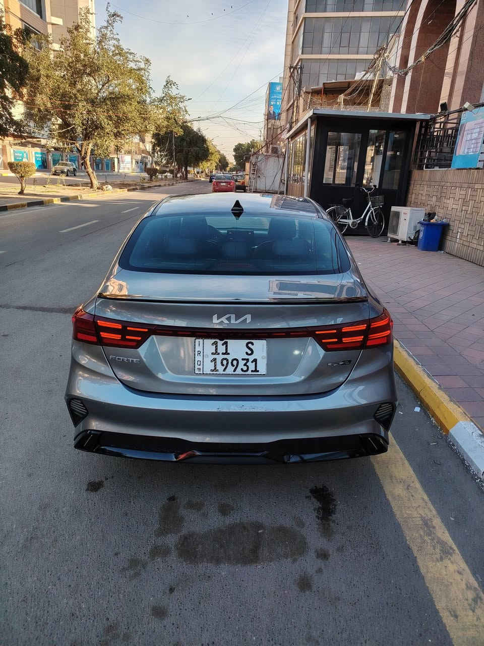 سلام عليكم ..
فورتي موديل 2022 جي تي لاين
معروفة مواصفاتها .
محرك 2000 دوش
ماشية 68 كيلو 
بصمة تشغيل وابواب
فتحة سقف
نظام اوتو هول
هاند بريك كهرباء
شحن واير ليس
ترحيب ابواب وصندوق
تحكم ستيرن فول
شاشة وكامرة بلادية
رادار امامي وجانبي
نظام اوتو ستوب
لد خلفي امامي
اشاير مري
تبريد شاشة
بعد بيها مواصفات هواي حادثها بأمريكا بنيد وجاملغ ايمن تبديل  وهنا صبغ 3 قطع للجمالية بيهن جلح واكو شخط باب خلفي بعدة مامعدل على وضعه محرك وكير بلادي  وتقرير الحادث والسونار موجود الي يريد يراسلني خاص رقمها بغداد دولي ... اخوان الله يخليكم اعتقد هذا الشرح يكفي مو تخابرني تگلي شبيها مابيها اني شرحت كلشي ومااجاوب على تعليقات شراي تجي ومن عيوني  سعرها 135 بيها مجال حق جيتك وتدلل مكاني بغداد .
***********
***********
