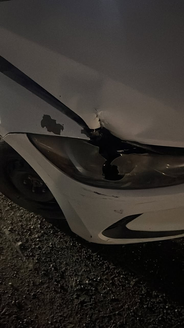 السلام عليكم الانتره ٢٠١٧ بدون حادث عده هاي الضربه الي موضحه بل صوره   اوبيهه تكشير قليل بل صبغ   رقم بغداد العنوان بغداد الزعفرانيه  رقم الهاتف *********** السعر ١٢٥ وبيهه مجال قليل
