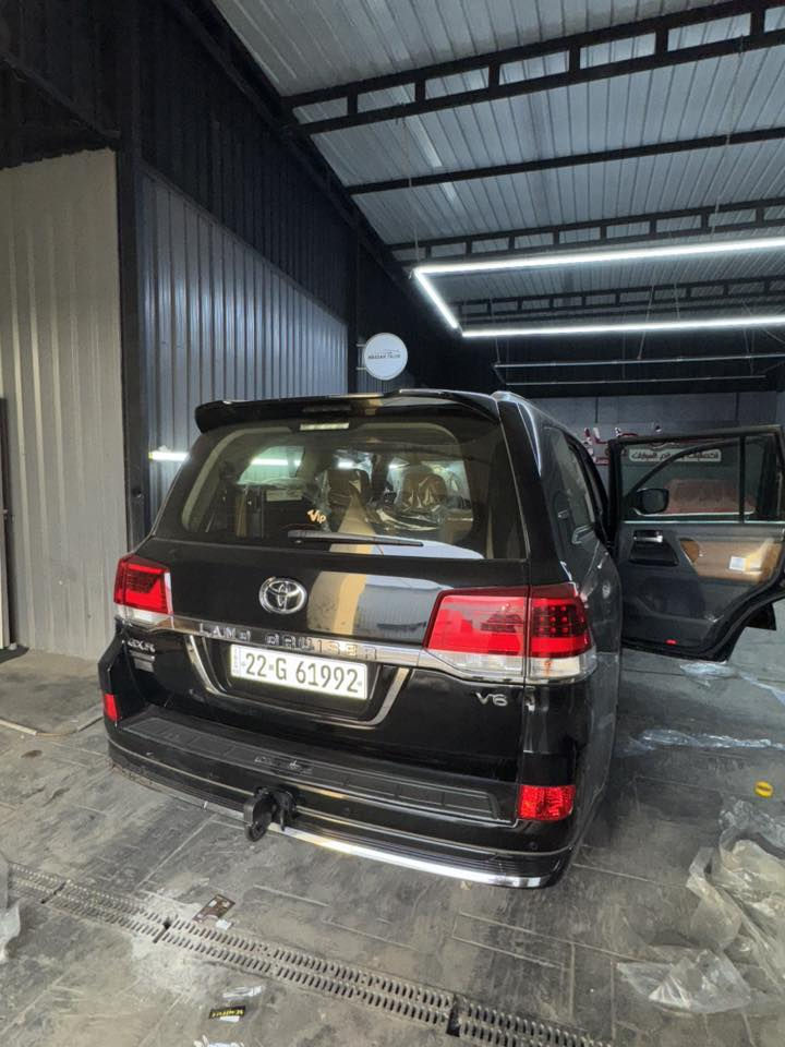 للبيع لاندكروز 2021 مكفول من كلشي كير ومكينه بلادي برغي ممفتوح فتحة سقف راداد حساسات امامي خلفي جانبي بلوجكتر زنون عالي زنون صندوق كهرباء 5 بصمات تحكمات ستيرن شاشة دشبول وسطيه عرض الأعطال شاشه بالوسط كبيره GPS مخرج USP نقطة كهرباء بالصندوق 100W 
ثلاجه وسطيه تبريد 3 قطع مري كهرباء مع قفل وفتح السياره مراية المري قلاب ويه البگ اشاير بالمري اشاير اماميه حاجب كشافات ضباب وضعيات قياده محرك 6سلندر 4000 تنفس طبيعي للأستفسار ***********
