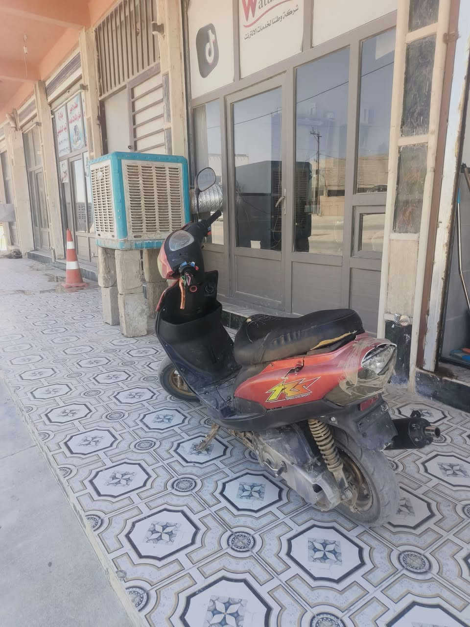 دراجه نظيفه ما بيها كل شيء شغالات كل شي بيها ماكس عدله رايدها بسعر 300 لانو انا بدي يوم يم الزوبه***********
