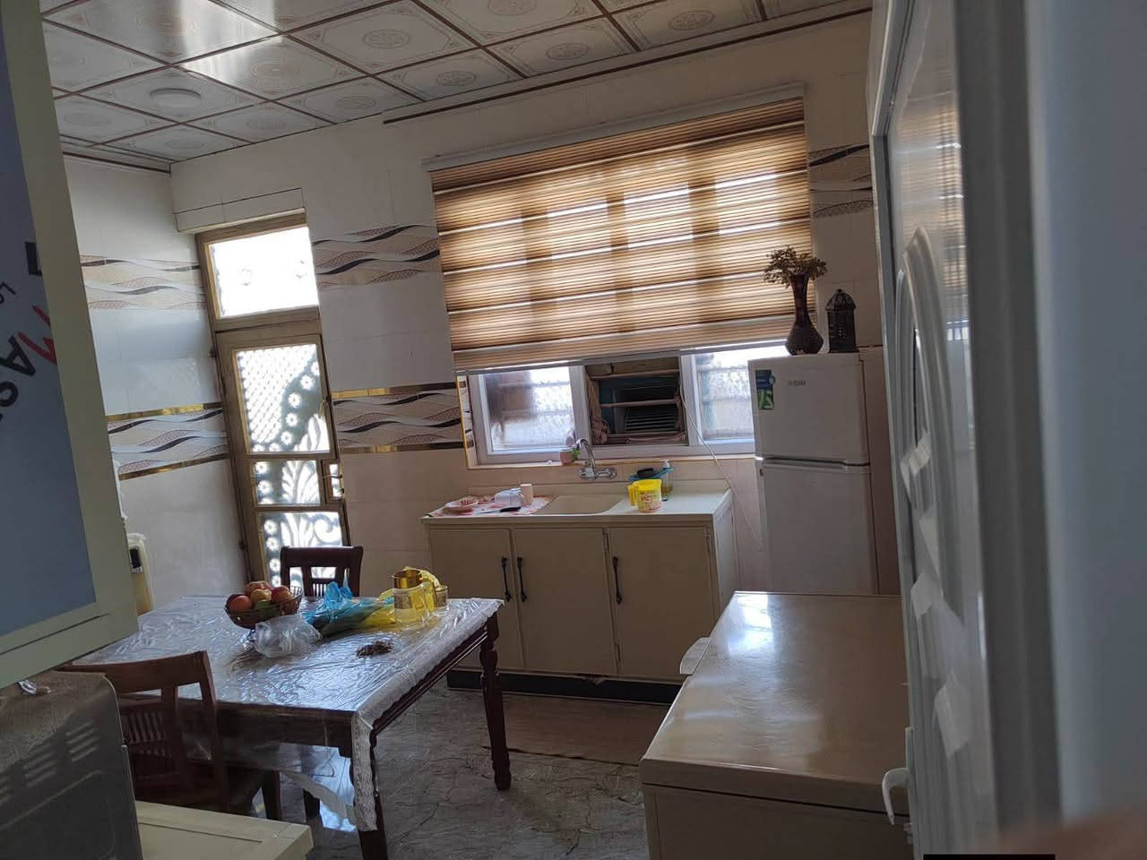 للبيع دار ٢٠٠ متر طابق واحد
غرفتين نوم صاله استقبال مطبخ صحيات داخليه وخارجيه
خدمات كامله بناء حديث 
الموقع الساده قرب جبار ابو الشربت 
للاستفسار ***********
