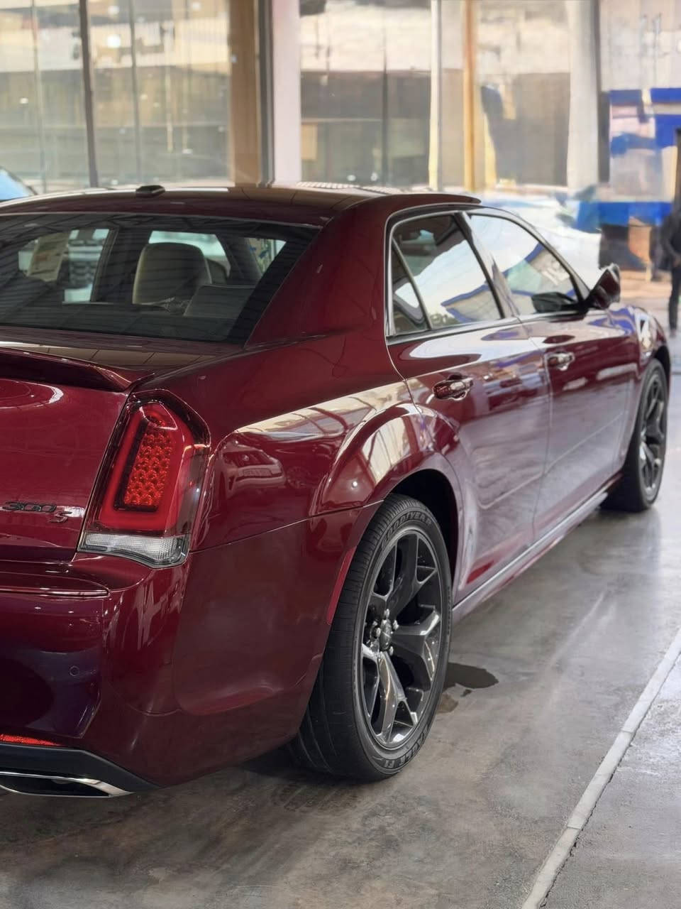 اسم السيارة :-كرايسلر اوباما
موديل السيارة:-2023
محرك السيارة:-3600cc. V6

مواصفات السيارة:-S بلاك ادشن بجم عريض  اعلافئة

🔹بنوراما 
🔹بصمة + تشغيل عن بعد
🔹رادار
🔹دمام
🔹تحديد مسار 
🔹ويل 20
🔹لايت زنون
🔹لد زنون
🔹بك لايت لد 
🔹دمام خلفي
🔹داخل جلد مختم s
🔹شاشة
🔹كامرة
🔹مرآة اوتو دم
🔹ستيرن كهرباء
🔹حساس امامي
🔹حساس خلفي
🔹كير ماوس
🔹كراسي 2 كهرباء
🔹كراسي ميموري
🔹سستم سماعات الباين
🔹نقطة عمياء
🔹تركشن
🔹تبريد قطعتين
🔹منافذ تايب سي و يواس بي
🔹كشنات حضن
🔹تحكم مقود جانبين
🔹ملحقات كاملة
🔹ضمان صيانة
🔹تدفئة و تبريد جميع الكشنات 
🔹وعدة مواصفات اخرى
مرقم بغداد

السياره فول الأخر حبايه 

السياره ماشيه 12 الف

رقم مميز 11L 39955 
  
***********

 السعر 410 $
