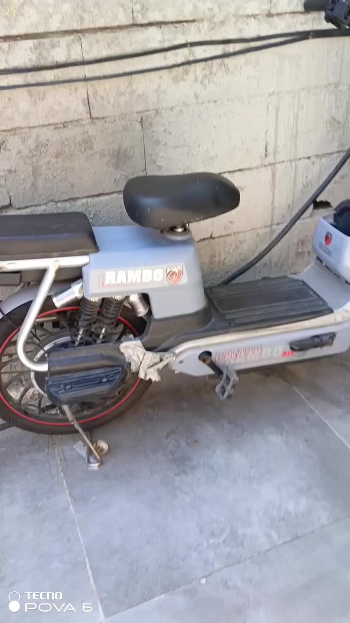 السلام وعليكم
ماطور شحن للبيع نضيف بس البطارية هابطه مستعمل قليل السعر 300 وبي مجال 
للتواصل على هاذا الرقم على الواتساب 
***********
العنوان موصل حي السكر
