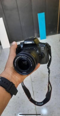 كامره كانون 750D مع ملحقاتها للبيع ٠٧٧٣٧٨٢٩٠٣٠