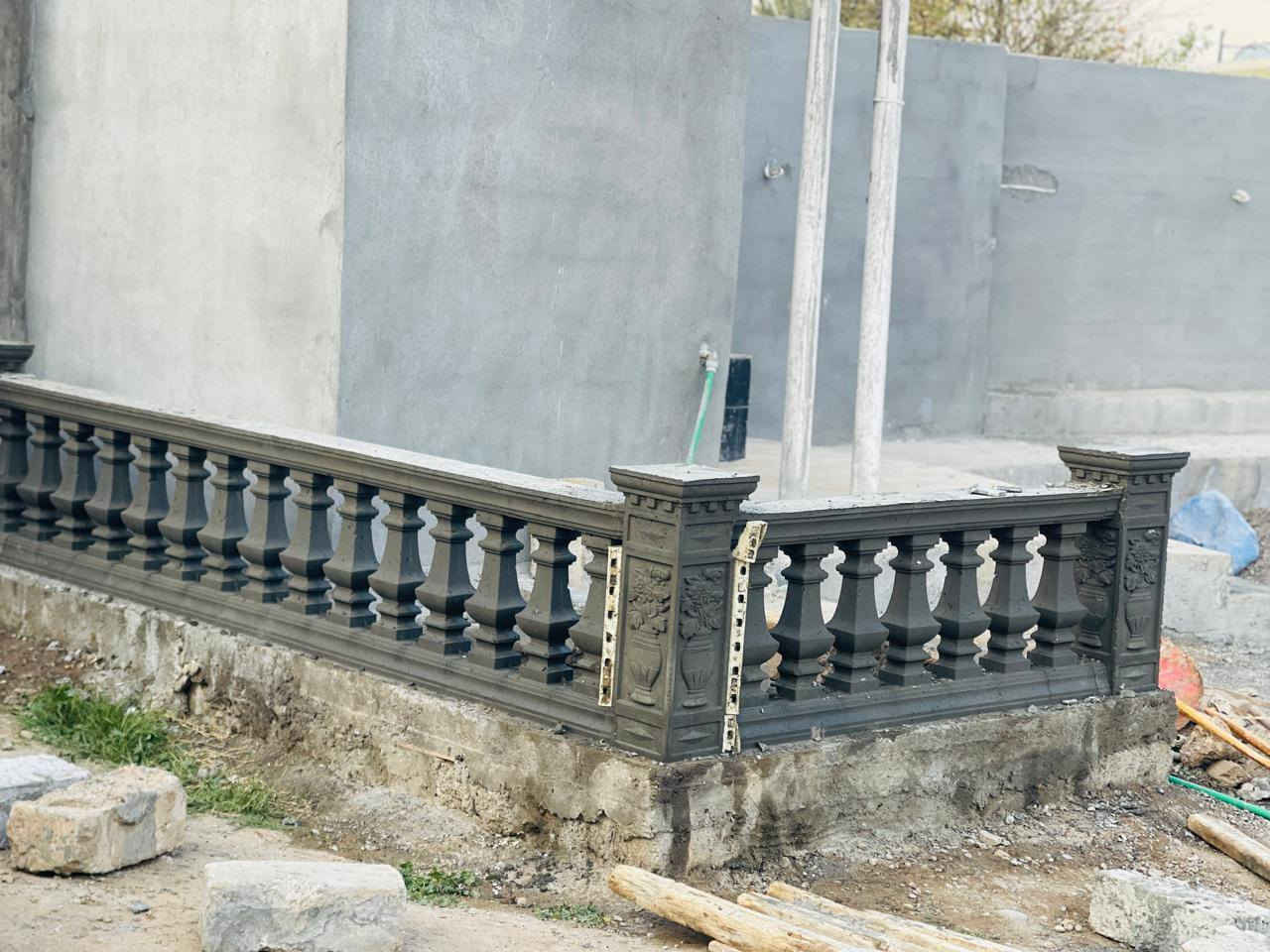 السلام عليكم يوجد قالب سياج حدائق وبلكونات وستاير و داير حسب الطلب 
سعر المتر 8 والدنكه 10 للاستفسار
***********
***********
