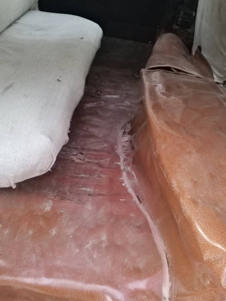 سلام عليكم سياره للمراوس أو بيع بريجو 96رقم بغداد ألماني كير اكسل شواصي صدر ألماني خلفي بحاله جيده بس مكينة بيه خيط سعره 32 وهاذه رقمي***********
