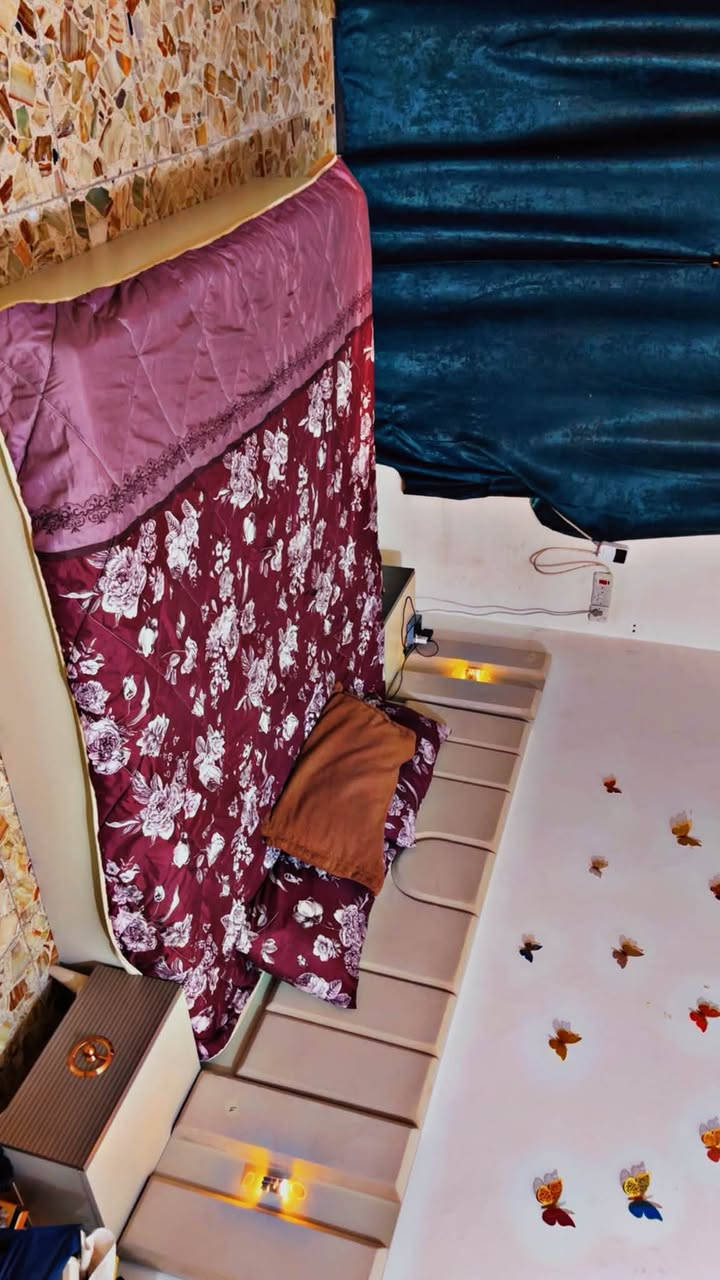 غرفه نوم مستعمله شهر ونص مشتريتها مع دوشك 670للبيع مستعجل 500مع دوشك نضيفه اخت جديده مطره ع بيعتها اتصال ع رقم ‭***********‬
