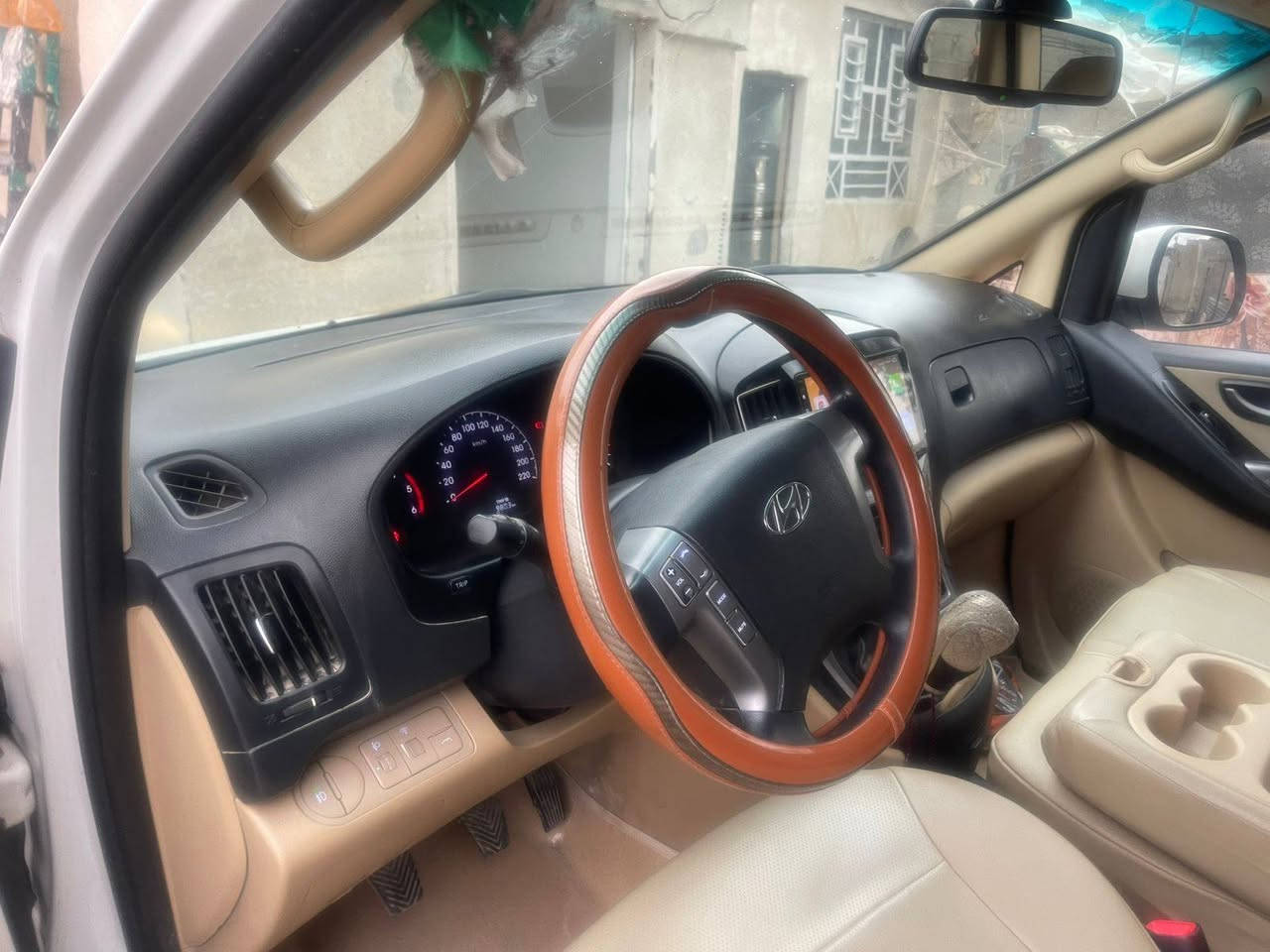 السلام عليكم ستاركس مديل ٢٠٢٠ شمالي بسمي كفاله بس بيهه شويه صبغ بالبنيد كد شبر مكينه بيهه بخار بدون تنقيص العنوان بغداد السعر ٢٧٠ وبيهه مجال رقم الهاتف ***********
