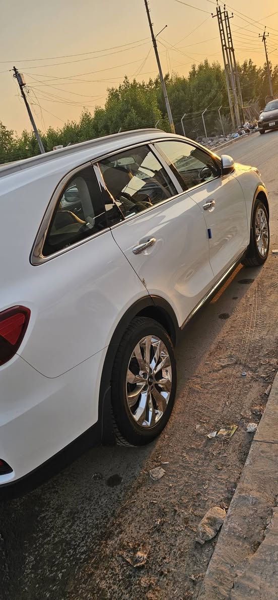 سورنتو خليجي 2020 محرك 6 سلندر
مواصفات الدوليه معروفه مكفوله من كلشي 
بيه بس بارد بحافه البنيد مرفق بالصور
رقمه بغداد بأسم الوالد 
ماشيه 42 الف 
مكان السياره بغداد  حي الجهاد 
موبايل ***********
سعر ٢٧ الف دولار 
270ورقه
