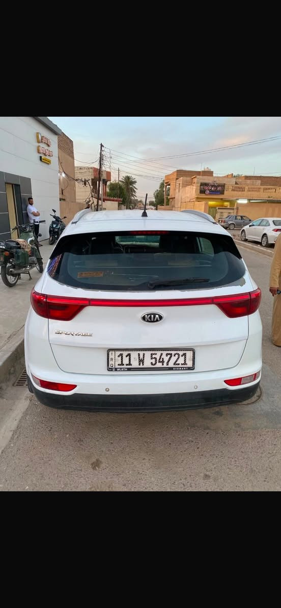 السلام عليكم
للبيع كيا سبورتچ ٢٠١٧ رقم بغداد شرط تحويل نص مواصفات محرك ٢٠٠٠ بيها قطعتين صبغ الچاملغات الخلفية فقط بدون دواخل والسونار موجود بدون دوانز كير ومحرك وصدر وكهربائيات كلها بشرط 
السعر ١٥٨ وبيها مجال
مكانها ديالى كنعان او المقدادية
***********
