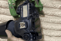 كامرا كانون فايف دي مارك 3 كامرا راقيه وحلوه كلش غنيه عن التعريف   مع زوم 70/300 شركه سكما وبطاريه وشاحنه ودرع حمايه بسعر مليون وبيها مجال  لتواصل،👇🏻***********
